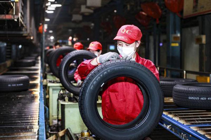 At the ZC Rubber production plant in Qiantang New District, workers are going through the finished product inspection process.